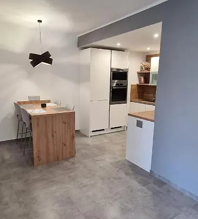 Next Door Maro & Ivan * 奈维斯