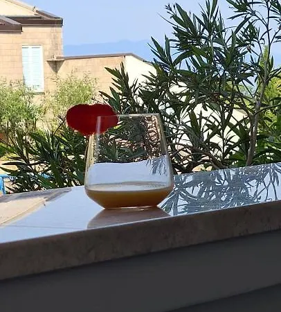 Next Door Maro & Ivan 公寓 *