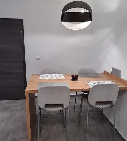 Next Door Maro & Ivan 公寓