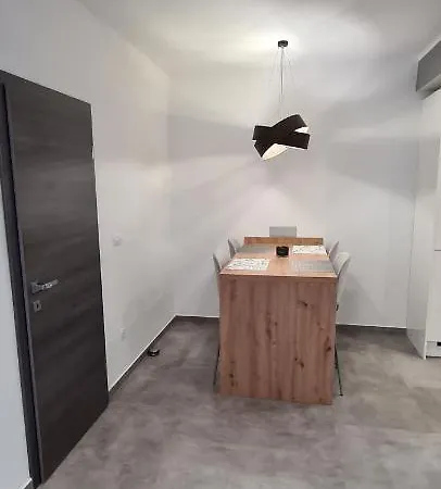 Next Door Maro & Ivan * 奈维斯