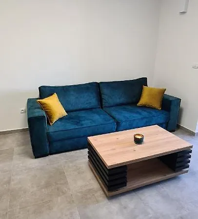 Next Door Maro & Ivan 奈维斯