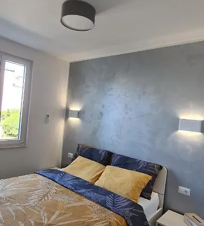 Next Door Maro & Ivan 奈维斯