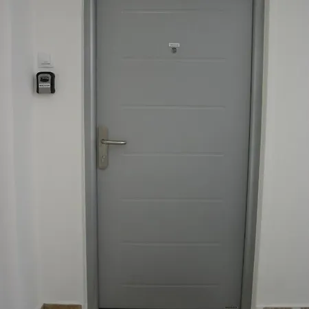 Next Door Maro & Ivan 公寓 *