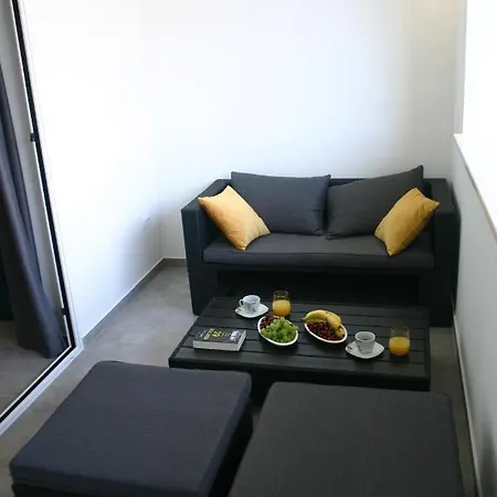 Next Door Maro & Ivan 奈维斯