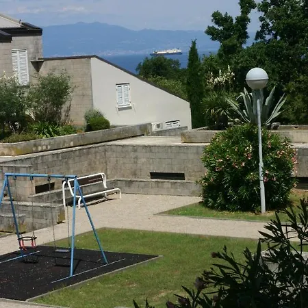 Next Door Maro & Ivan 公寓 *