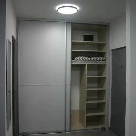 Next Door Maro & Ivan * 奈维斯