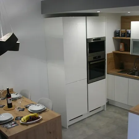 Next Door Maro & Ivan 奈维斯