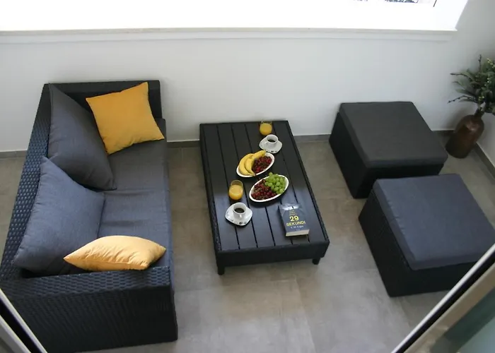 Next Door Maro&ivan *