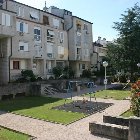 Διαμέρισμα Next Door Maro & Ivan *