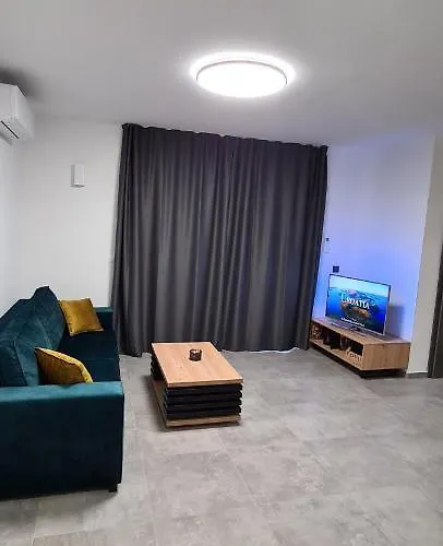 Next Door Maro & Ivan * 니바이스