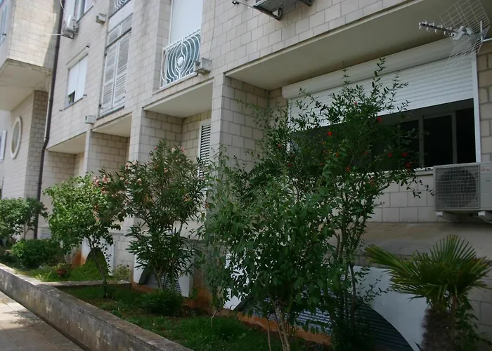 Next Door Maro & Ivan * 니바이스