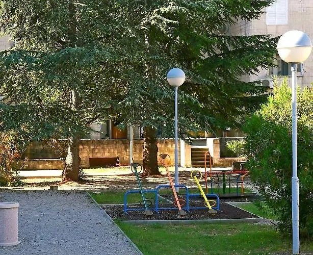 Next Door Maro & Ivan Njivice