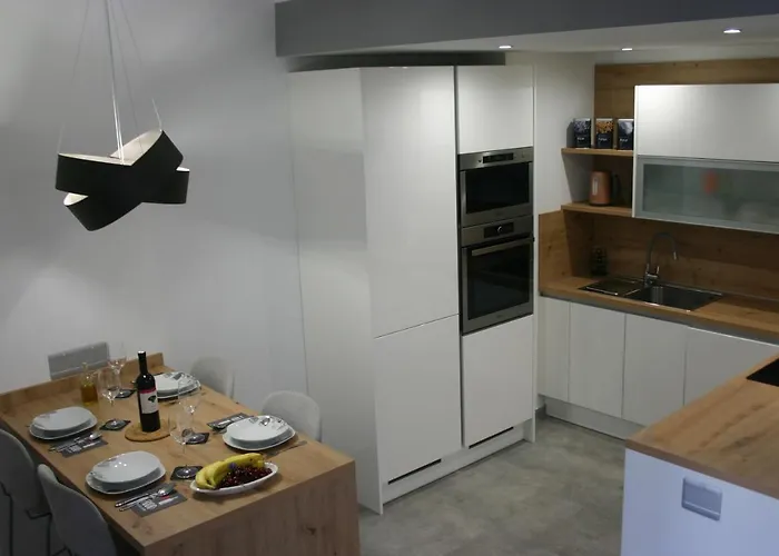 Next Door Maro & Ivan Njivice